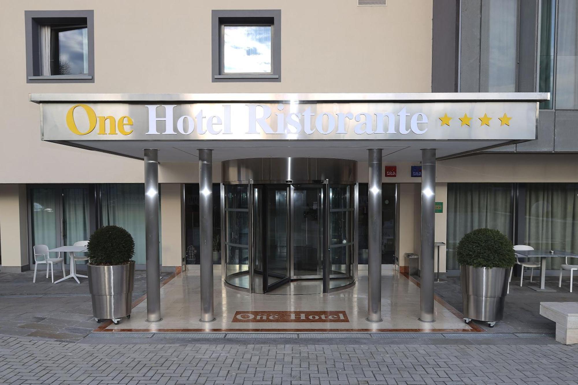 One Hotel & Restaurant Dalmine Exterior photo